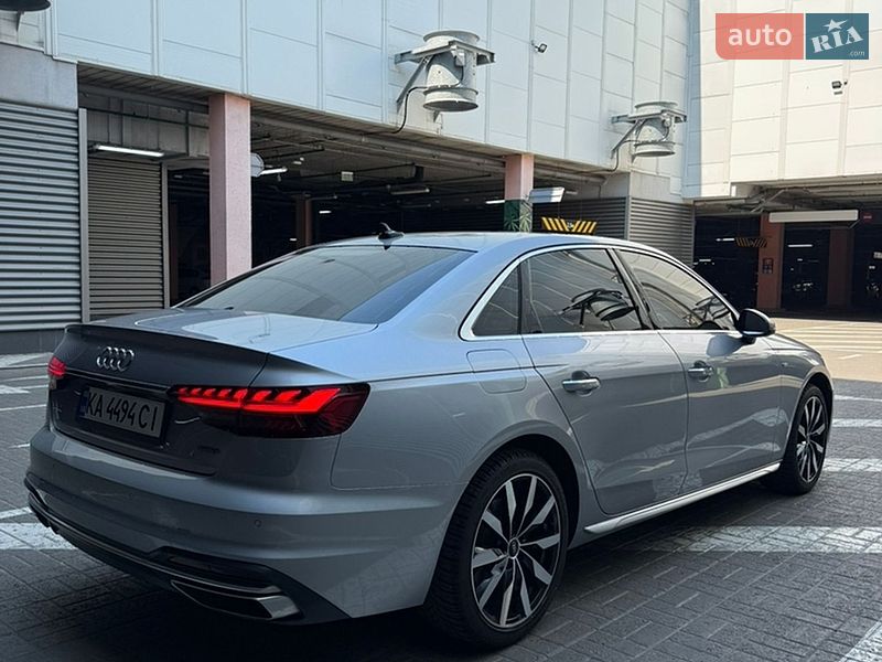 Седан Audi A4 2021 в Киеве