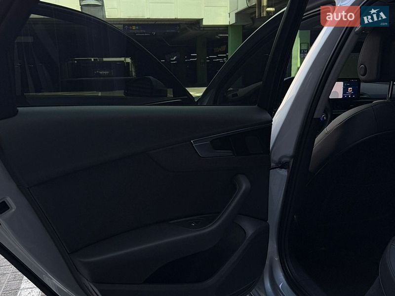 Седан Audi A4 2021 в Киеве