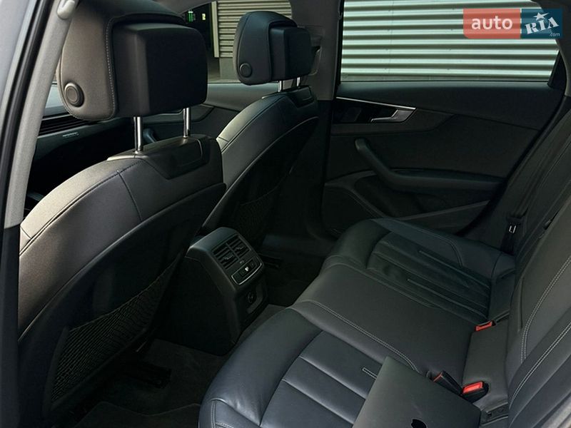 Седан Audi A4 2021 в Киеве