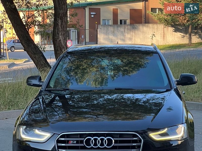 Універсал Audi A4 2012 в Новояворівську