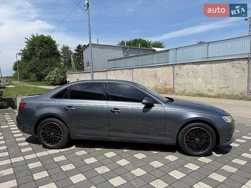 Седан Audi A4 2016 в Львове