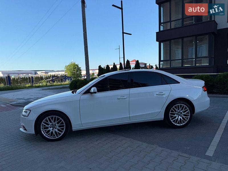 Седан Audi A4 2015 в Городку