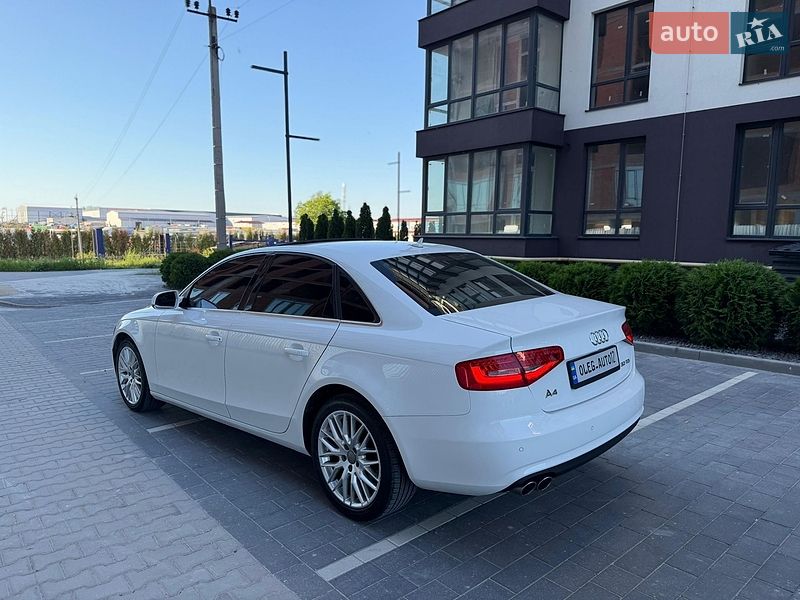 Седан Audi A4 2015 в Городку
