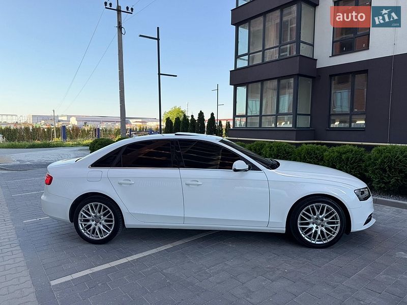 Седан Audi A4 2015 в Городку