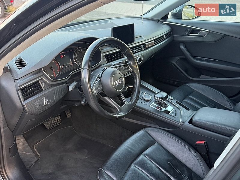Седан Audi A4 2018 в Львові