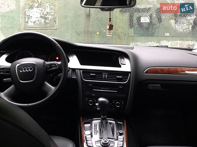 Седан Audi A4 2011 в Одесі