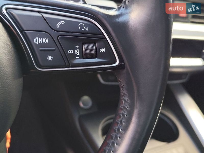 Седан Audi A4 2017 в Чернигове