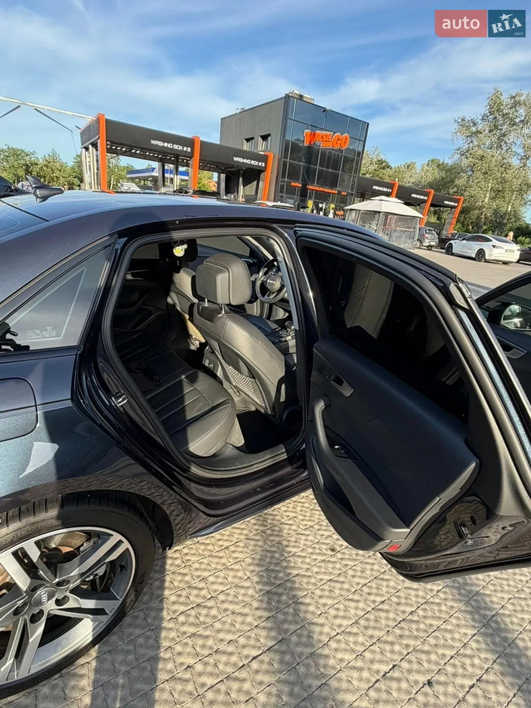 Audi A4 2018 VIN WAUENAF48JN015659 фото оголошення 17 з 22
