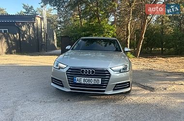 Седан Audi A4 2015 в Кам'янському