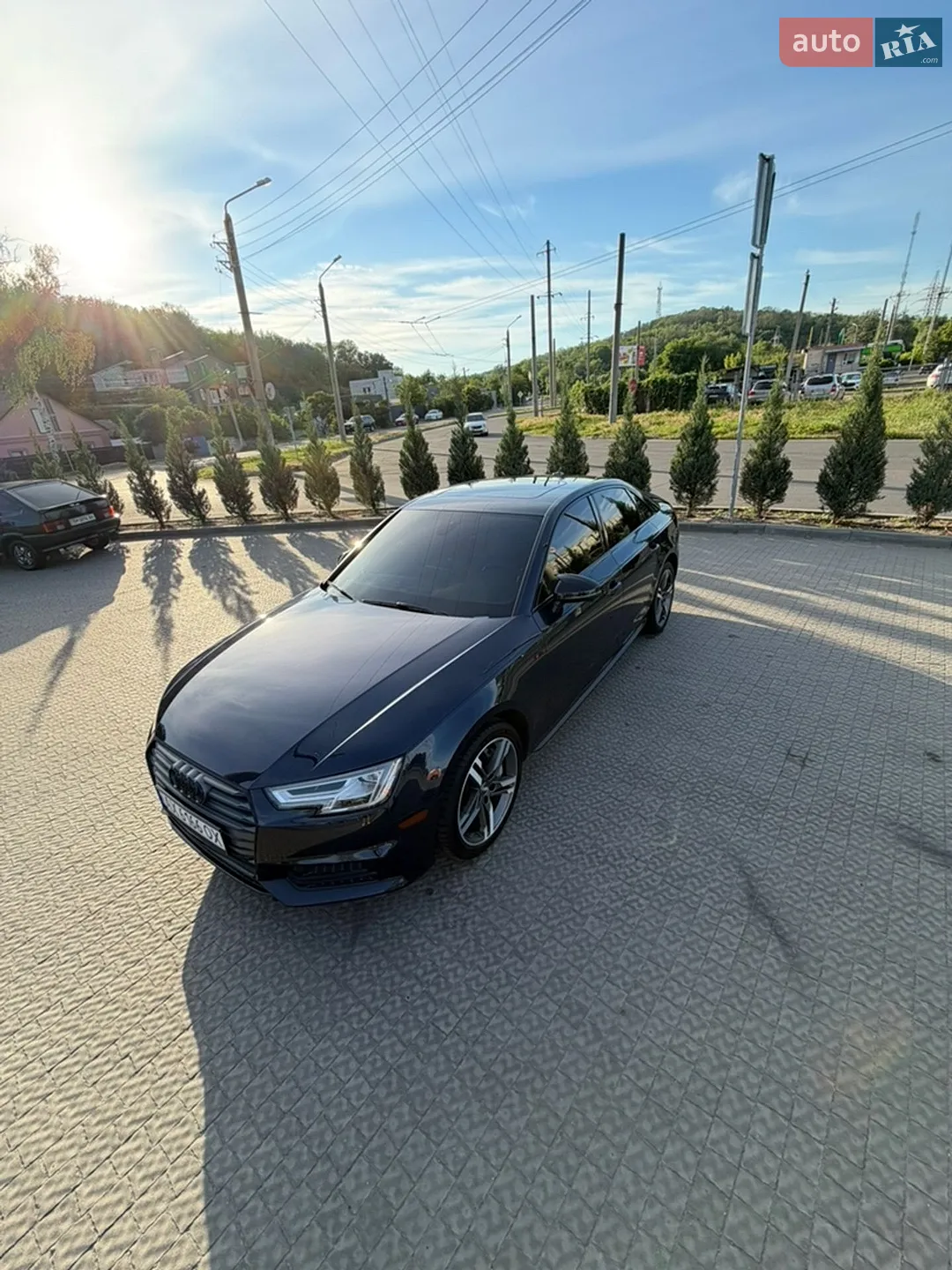 Audi A4 2018 VIN WAUENAF48JN015659 фото оголошення 4 з 22
