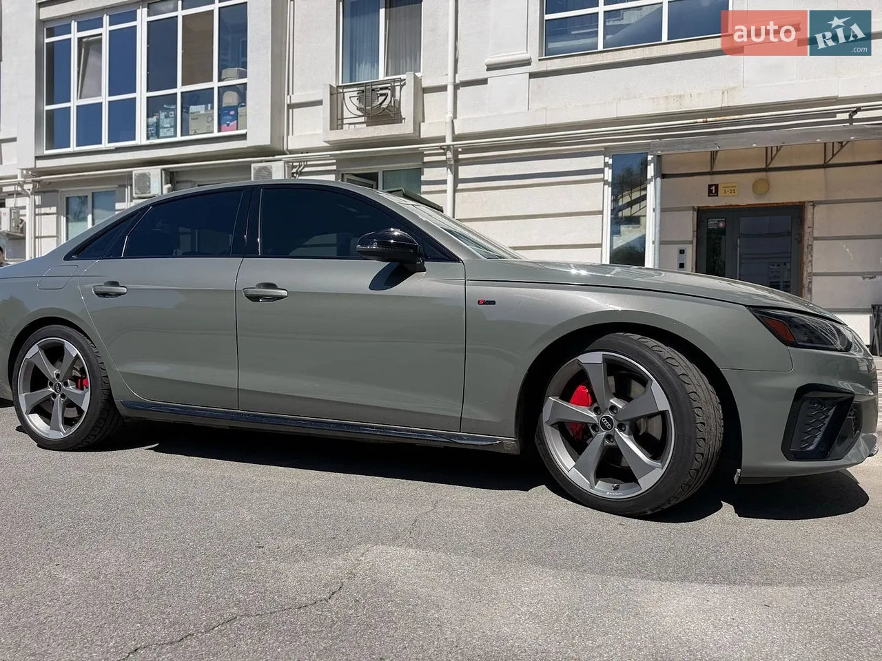 Audi A4 2023 photo 3