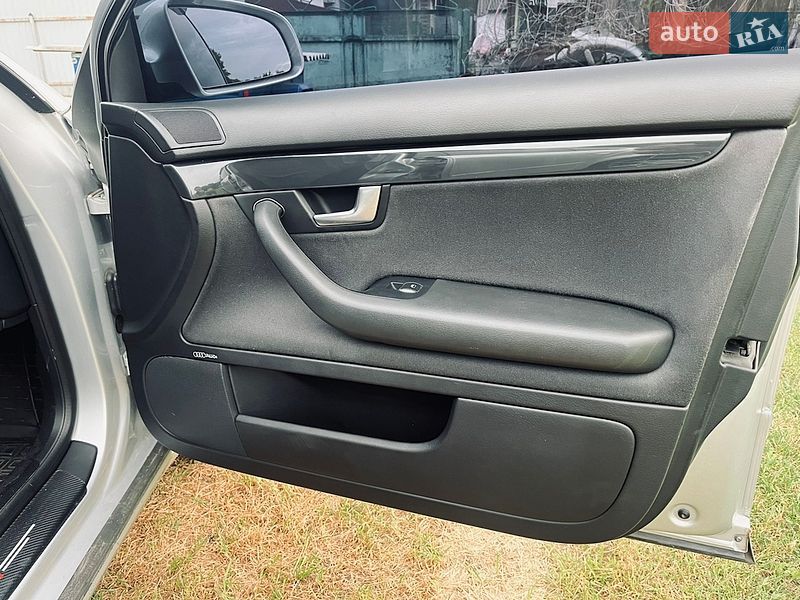 Седан Audi A4 2004 в Липовій Долині