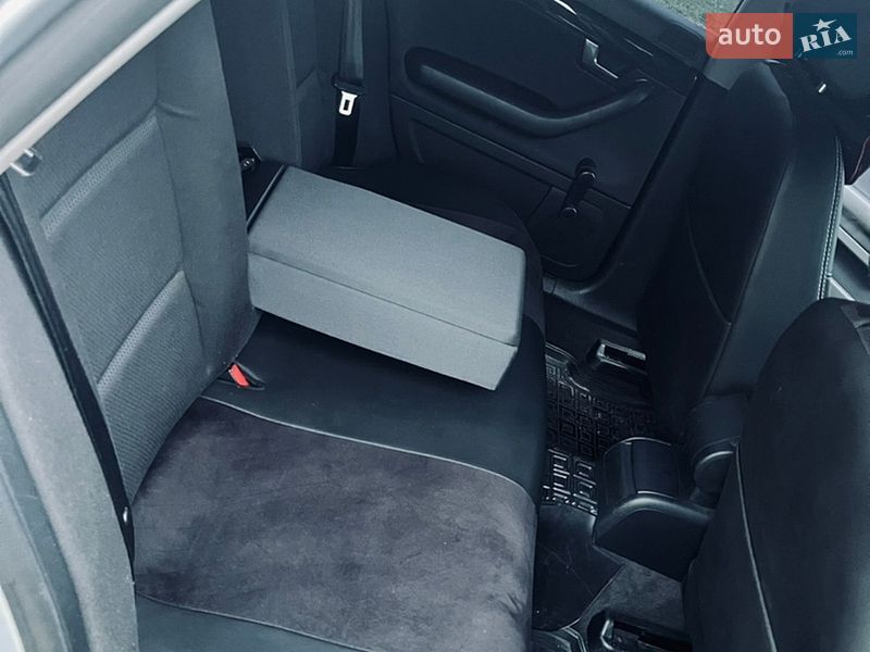 Седан Audi A4 2004 в Липовій Долині