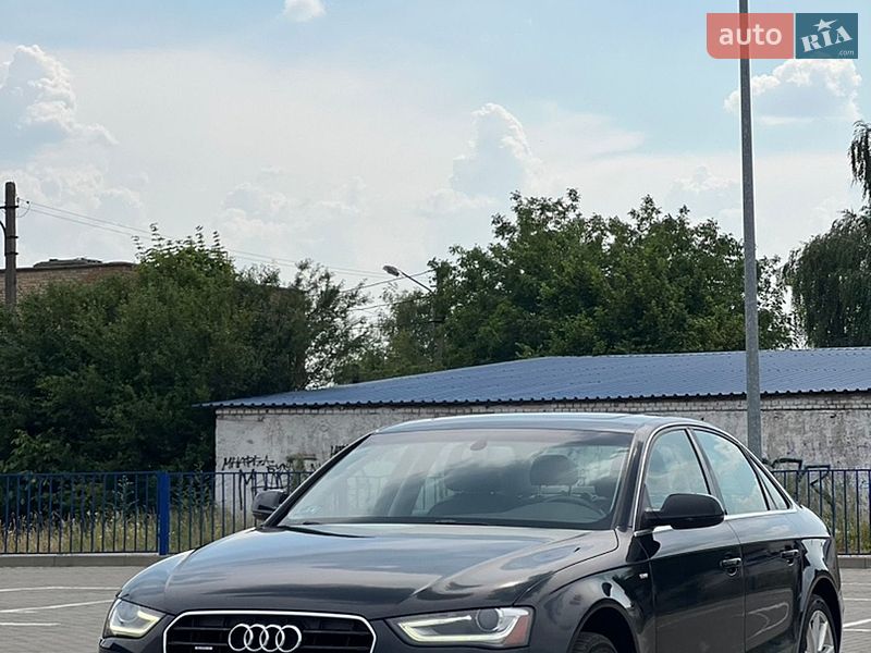 Седан Audi A4 2013 в Нововолынске
