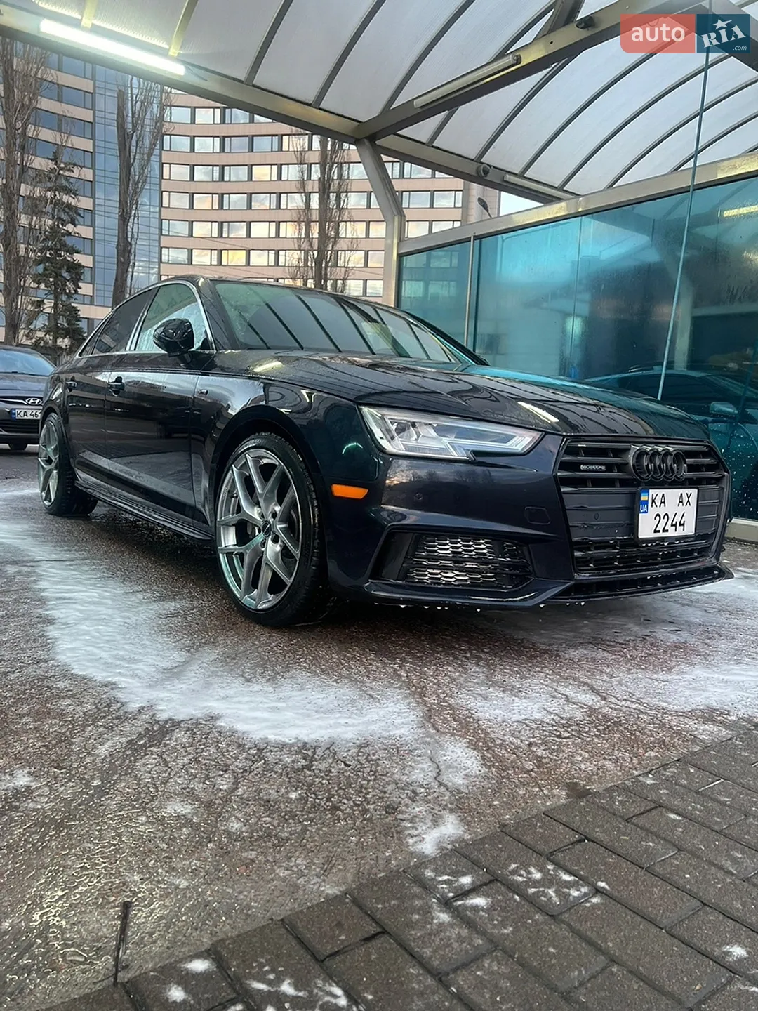Audi A4 2018 VIN WAUENAF47JN016026 фото оголошення 2 з 5