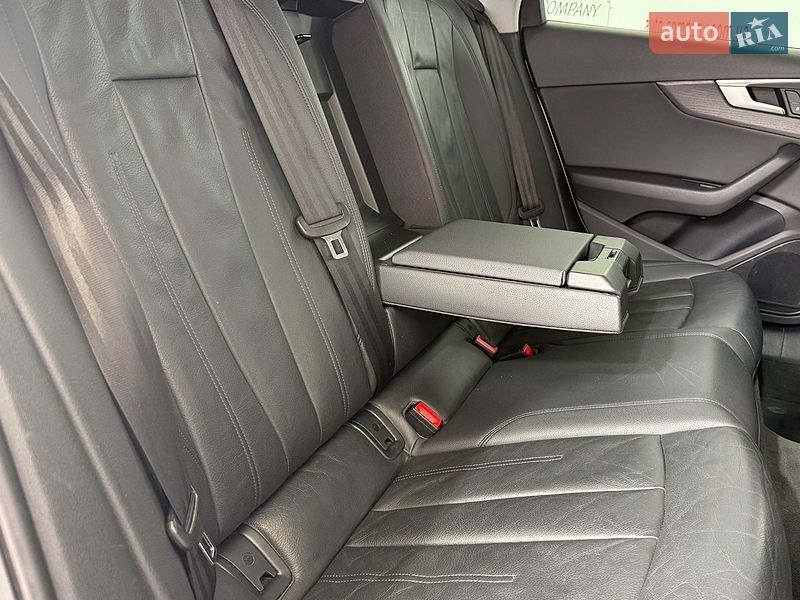 Седан Audi A4 2016 в Львові