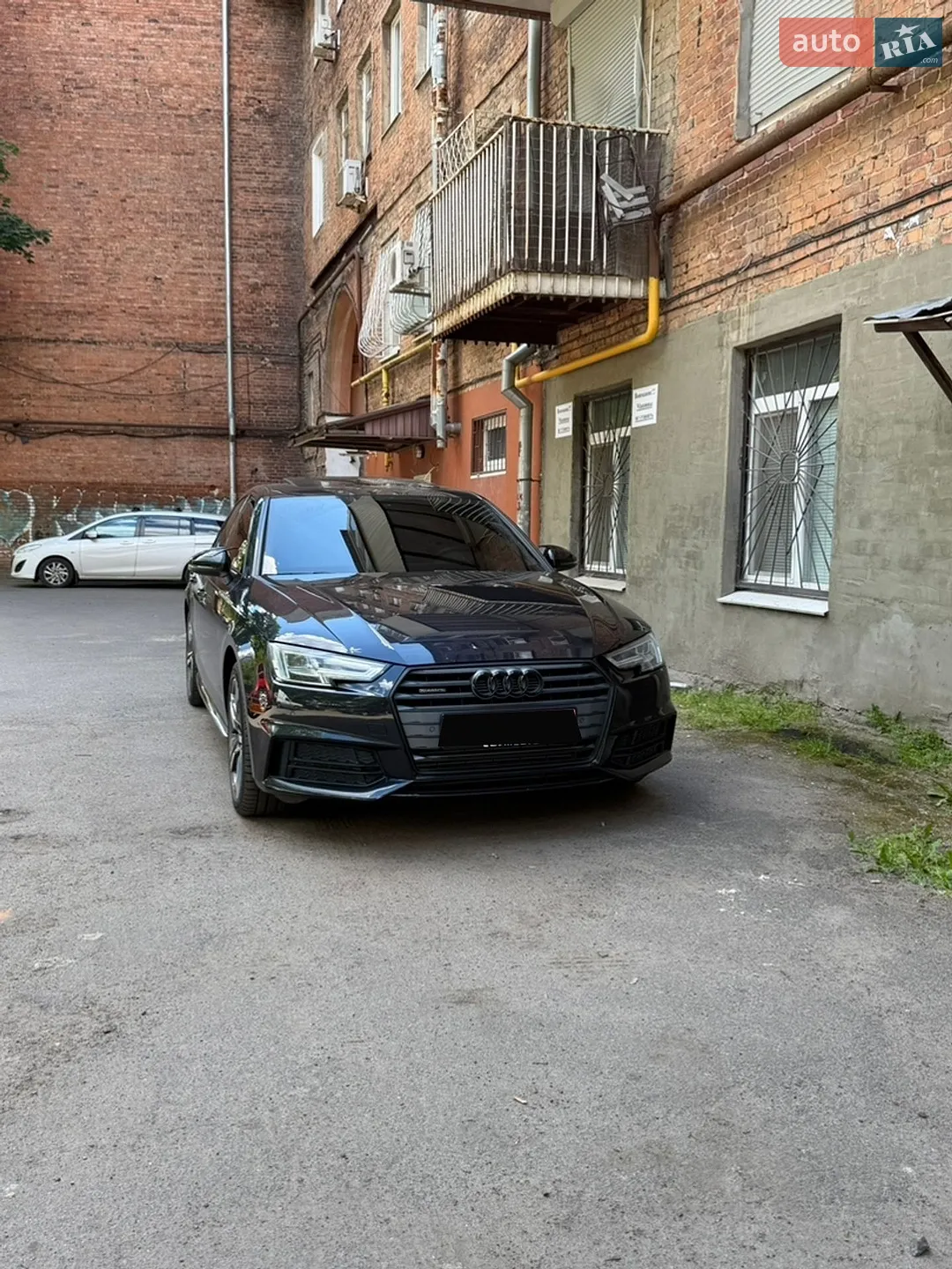 Audi A4 2018 VIN WAUENAF48JN015659 фото оголошення 20 з 22