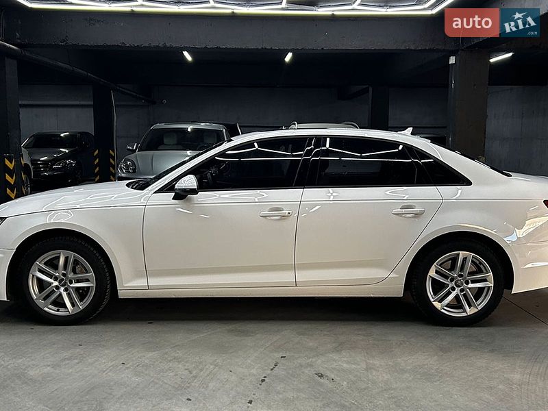 Седан Audi A4 2016 в Черновцах