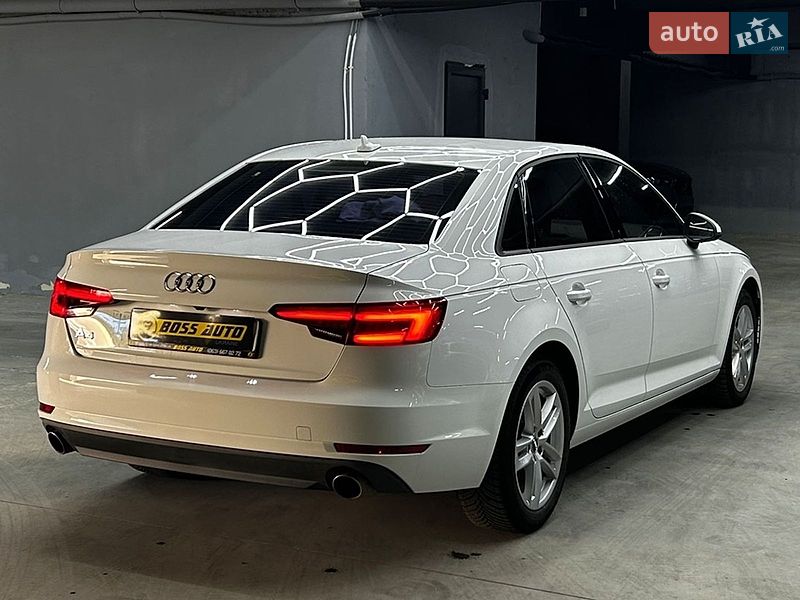 Седан Audi A4 2016 в Черновцах