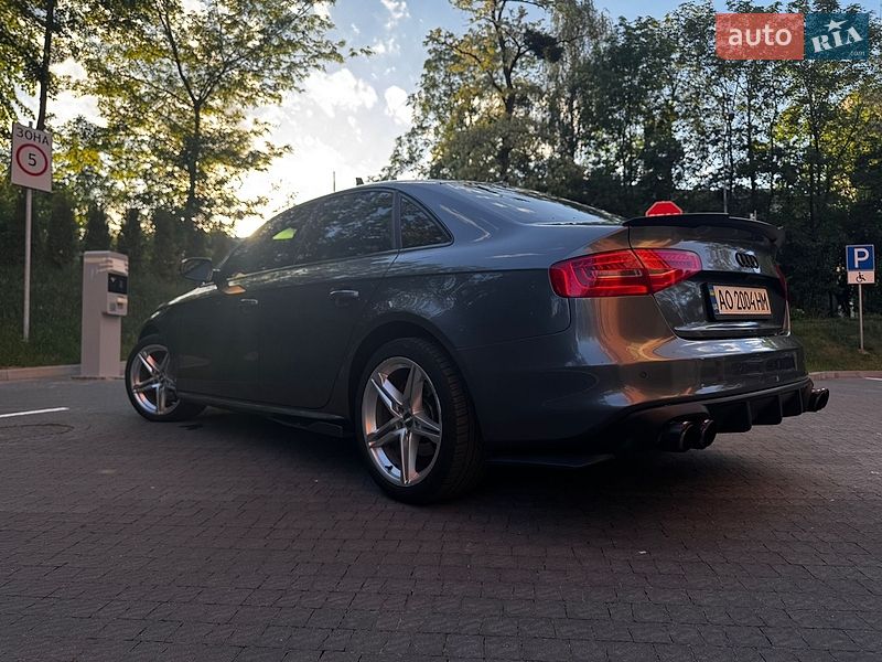Седан Audi A4 2014 в Львове
