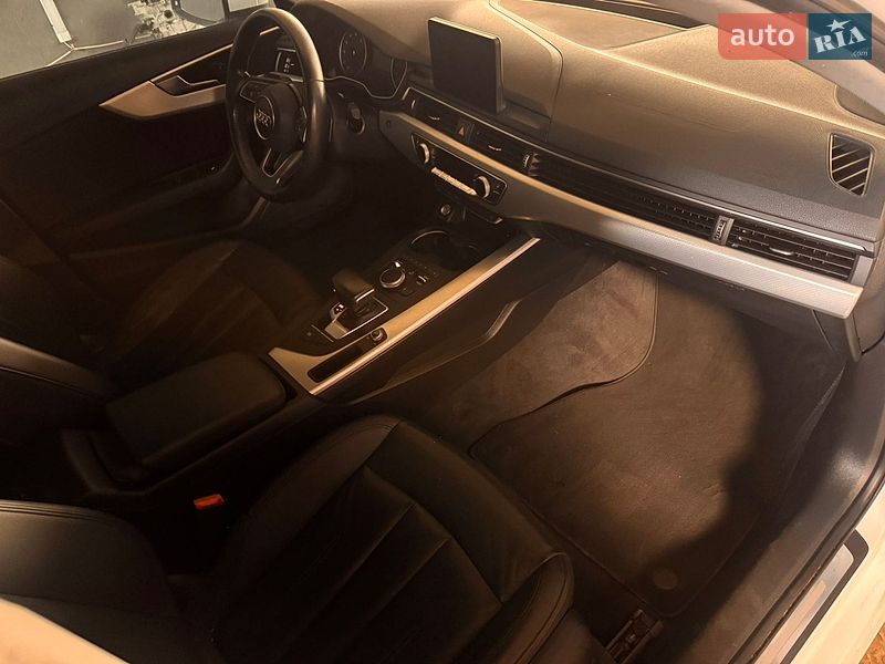 Седан Audi A4 2017 в Рівному