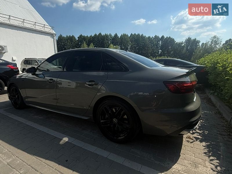 Седан Audi A4 2022 в Києві