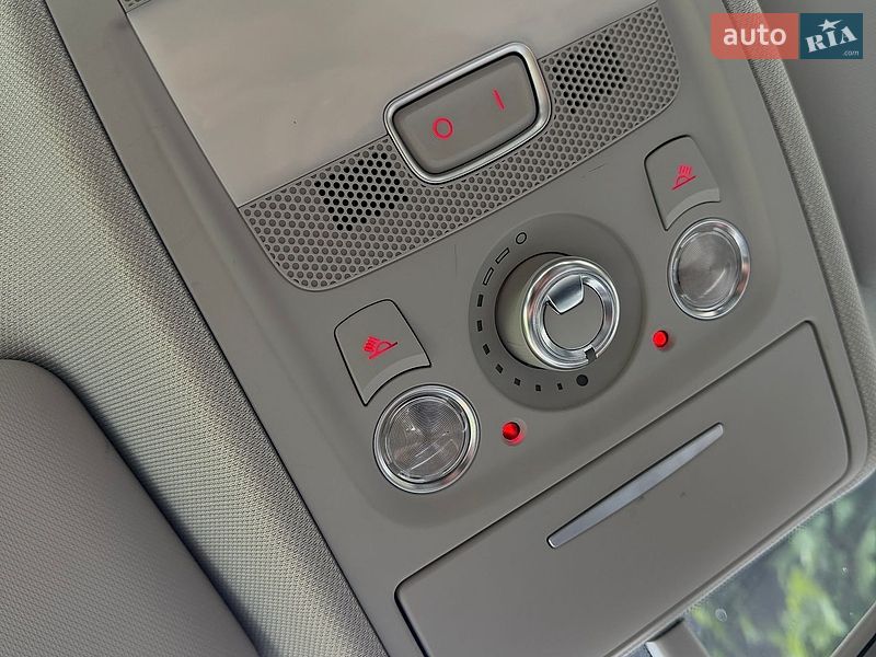 Седан Audi A4 2014 в Львове