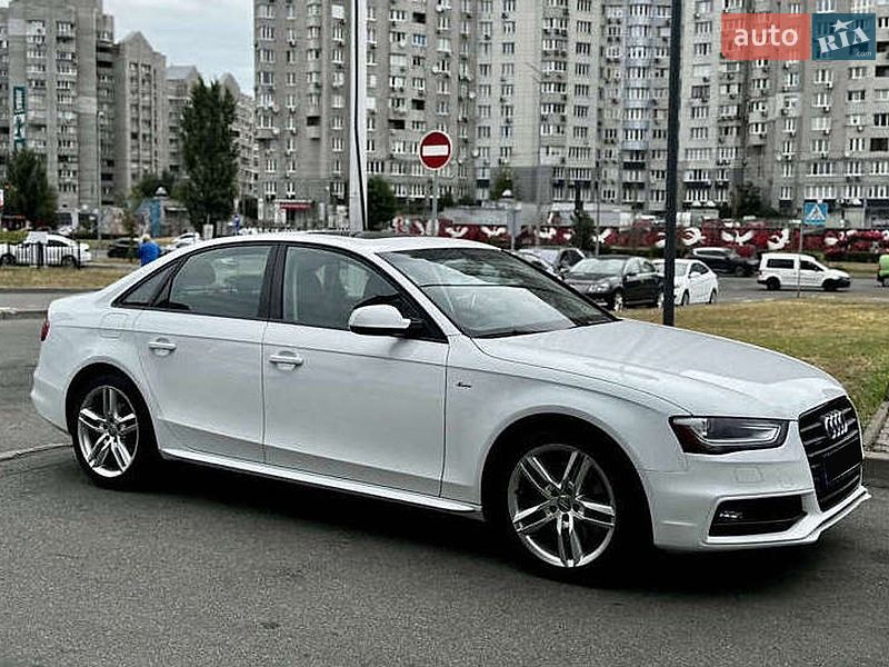 Седан Audi A4 2015 в Ивано-Франковске