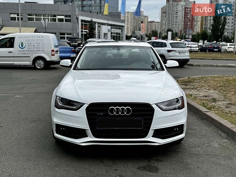 Седан Audi A4 2015 в Ивано-Франковске