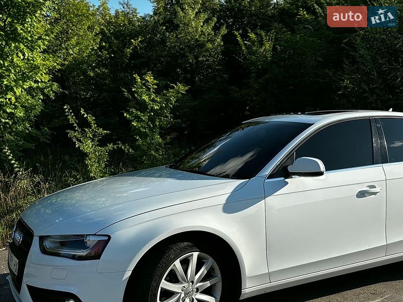 Седан Audi A4 2013 в Богуславе