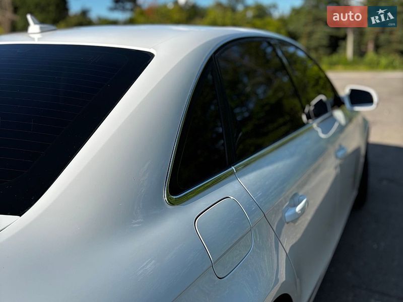 Седан Audi A4 2013 в Богуславе