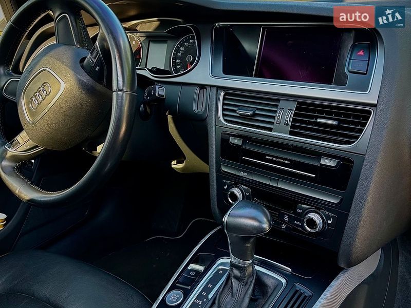 Седан Audi A4 2013 в Богуславе