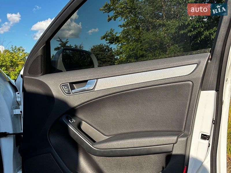 Седан Audi A4 2013 в Богуславе