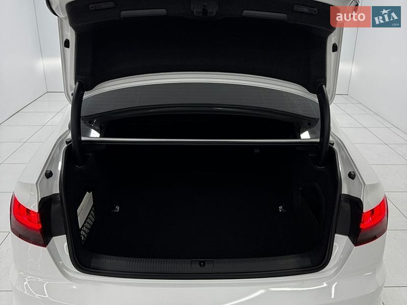 Седан Audi A4 2020 в Одесі