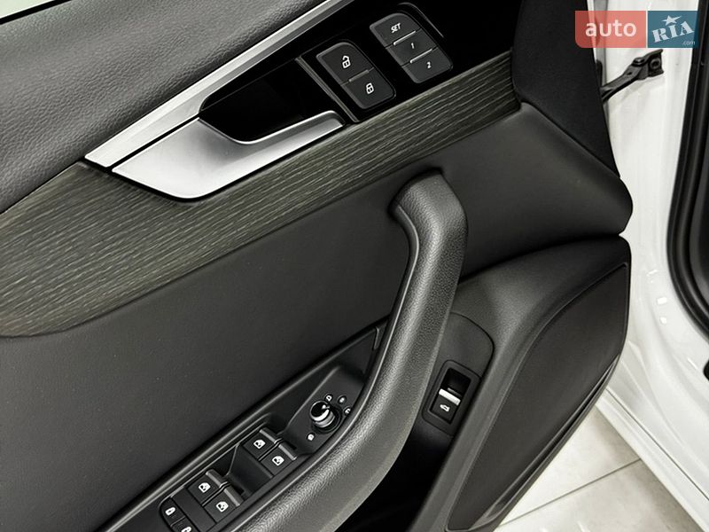 Седан Audi A4 2020 в Одесі