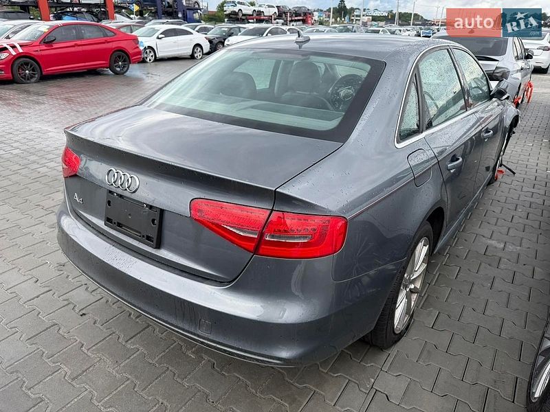 Седан Audi A4 2014 в Львові