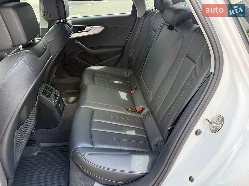 Седан Audi A4 2018 в Рівному