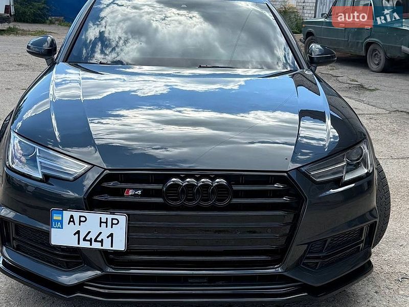 Седан Audi A4 2017 в Запоріжжі