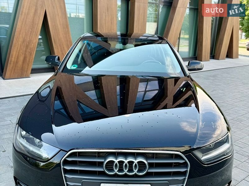 Седан Audi A4 2012 в Луцке