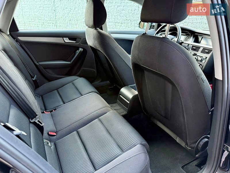 Седан Audi A4 2012 в Луцке