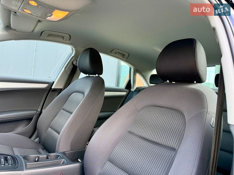 Седан Audi A4 2012 в Луцке