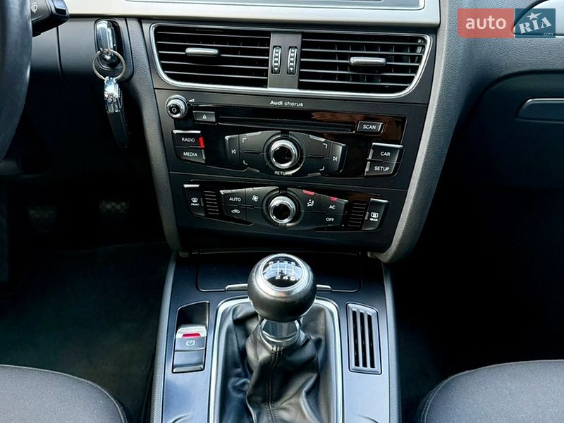 Седан Audi A4 2012 в Луцке