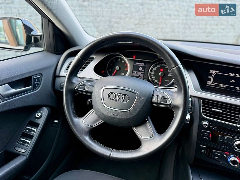 Седан Audi A4 2012 в Луцке