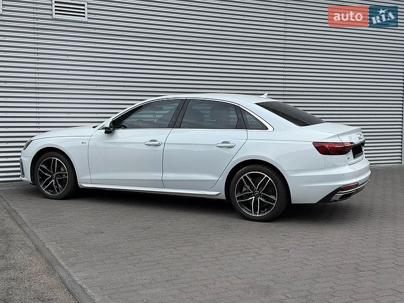 Седан Audi A4 2020 в Ровно