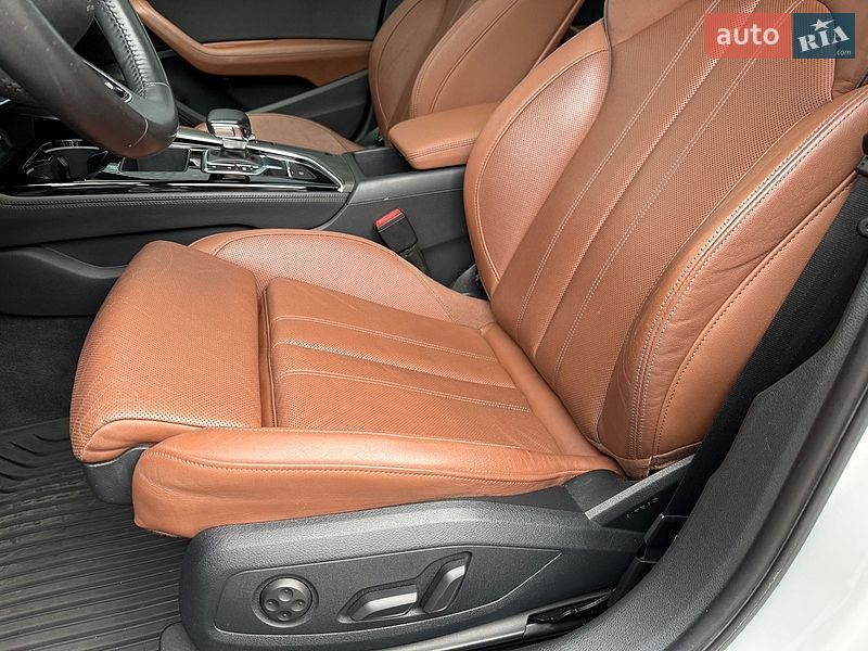 Седан Audi A4 2020 в Ровно