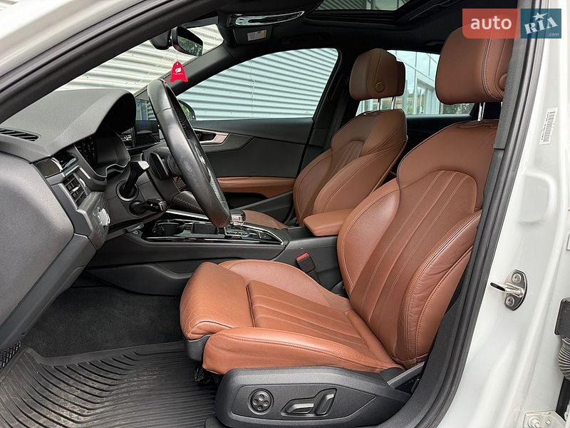 Седан Audi A4 2020 в Ровно