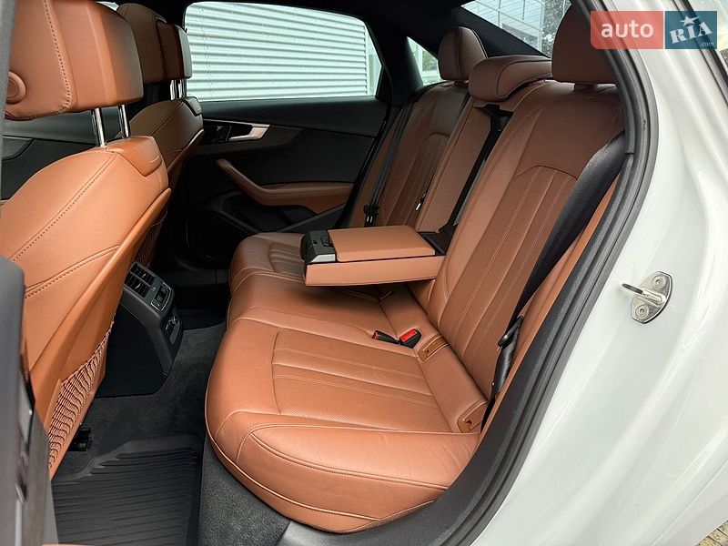 Седан Audi A4 2020 в Ровно