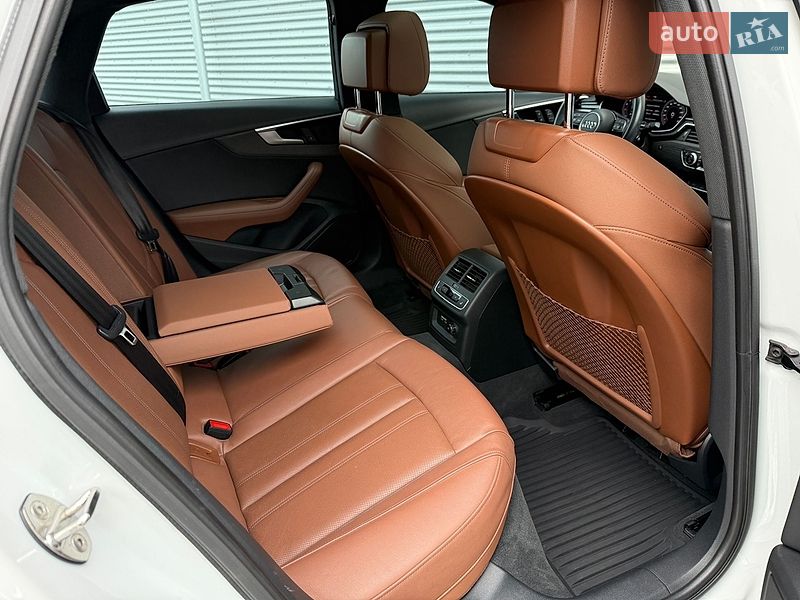 Седан Audi A4 2020 в Ровно