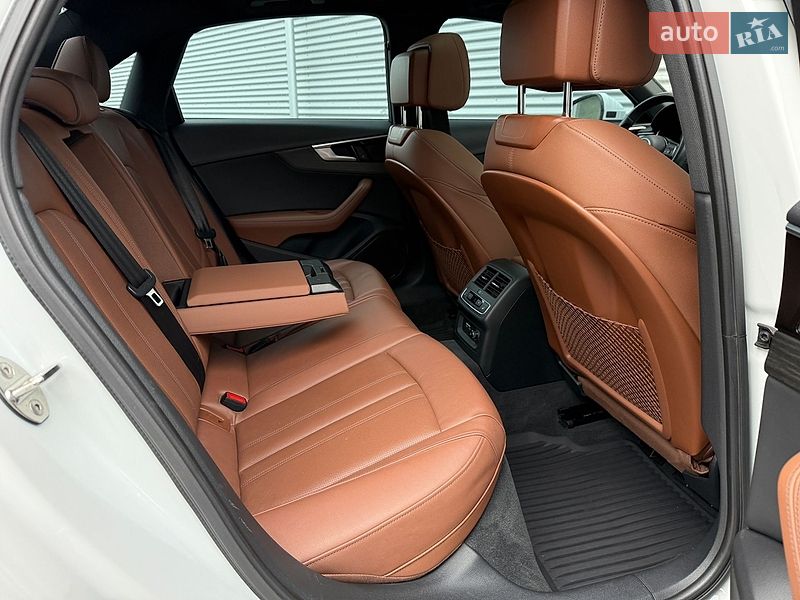 Седан Audi A4 2020 в Ровно