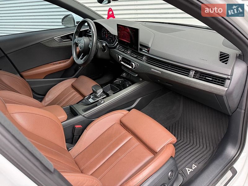 Седан Audi A4 2020 в Ровно